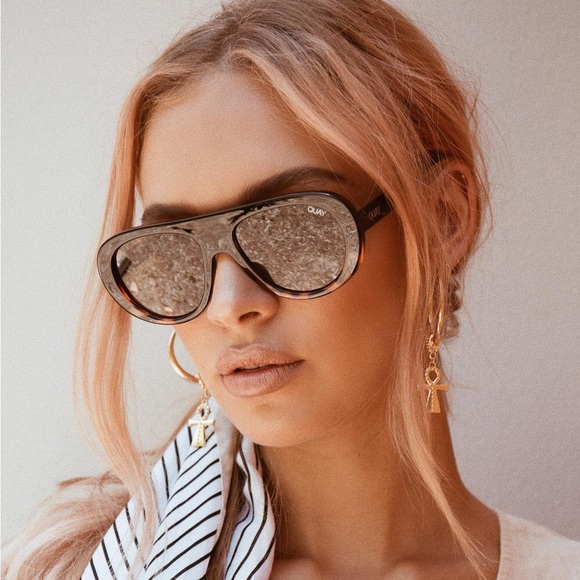 Quay Bold Move Sunglasses - Picture 2 of 7